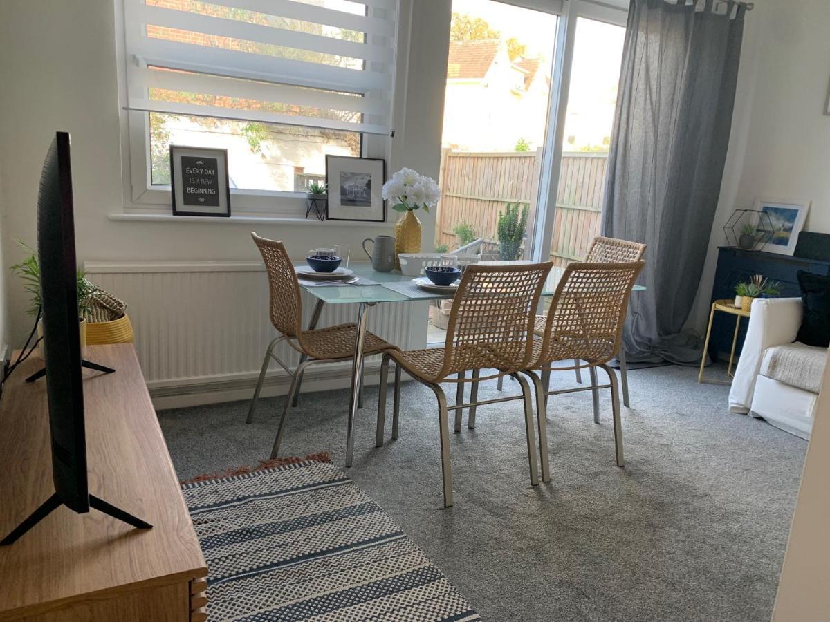 דירות צ'לטנהם The Hideaway, Calm, Cozy, Dog Friendly Retreat מראה חיצוני תמונה